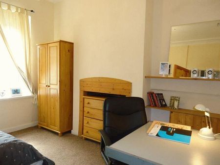 4 bedroom terraced house to rent - Photo 3