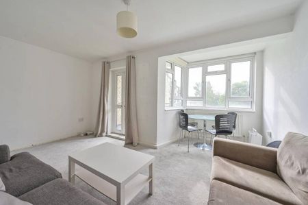 4 bedroom flat to rent - Photo 2