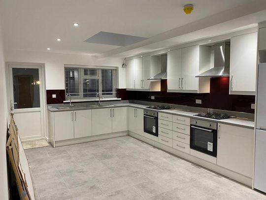 6 bedroom detached house to rent - Photo 1