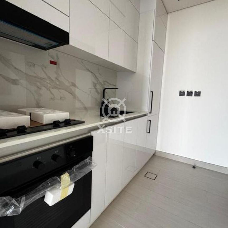 Elegant Living | On High Floor | Marina View - Photo 1