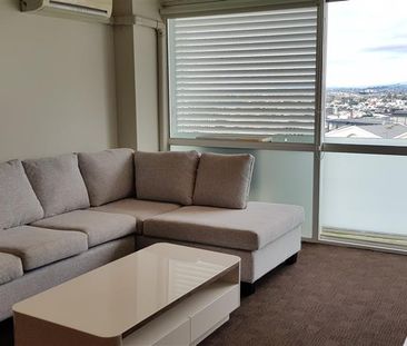 CITY CENTRE - 2 Bedroom Apartment with View and Carpark - Photo 6