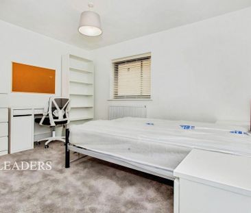 3 bedroom flat to rent - Photo 4