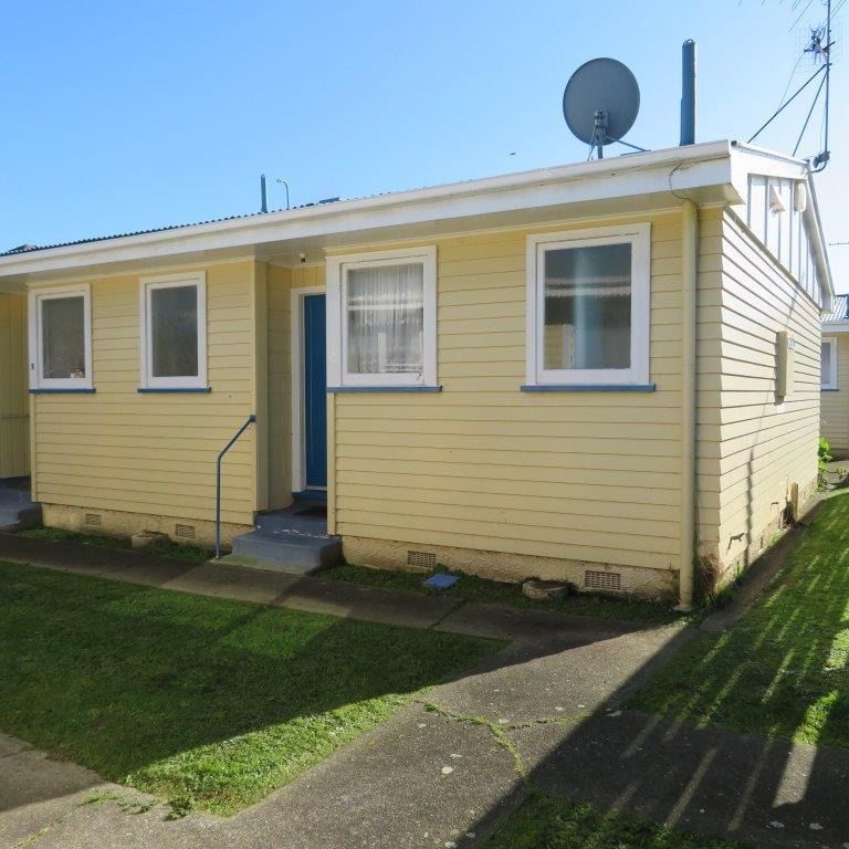 Sunny.Central and Tidy bedsit! - Photo 1