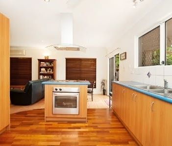 NEAT FAMILY HOME - Photo 2