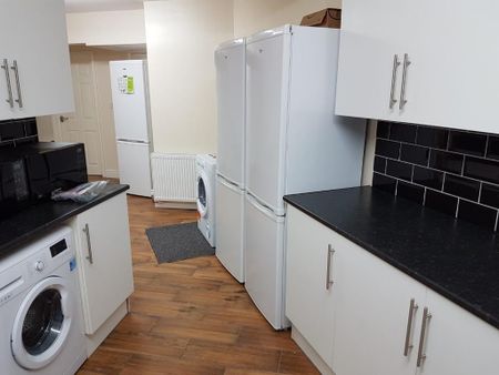 4 bedroom townhouse to rent - Photo 3