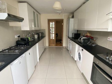 1 bedroom in a house share to rent - Photo 5