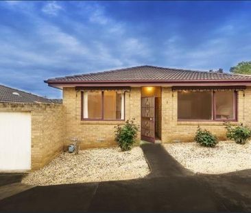 Bright & Spacious 2-Bedroom Unit in Prime Box Hill South - Photo 1