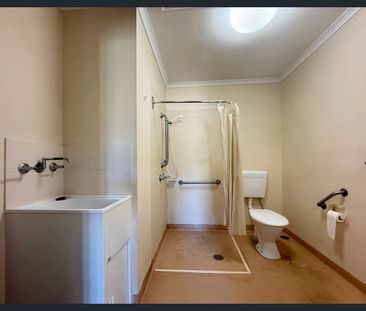 Low-Maintenance Retirement Villa in a Peaceful Community - Photo 5