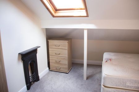 4 Bed Semi-Detached House, Bridge Grove, NG2 - Photo 4