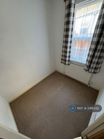2 bedroom maisonette to rent - Photo 4