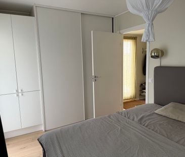 Ljus 2 rok med dubbla uteplatser i Porslinskvarteren, Gustavsberg –... - Foto 1