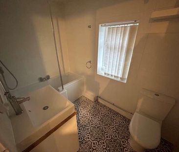 Bournes Crescent, Halesowen, West Midlands, B63 - Photo 3