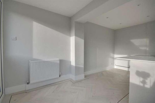 St. Helena Way, Portchester, PO16 - Photo 1