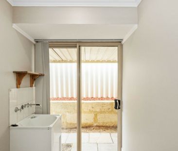 SPACIOUS FAMILY HOME WITH WORKSHOP & SIDE ACCESS! - Photo 5