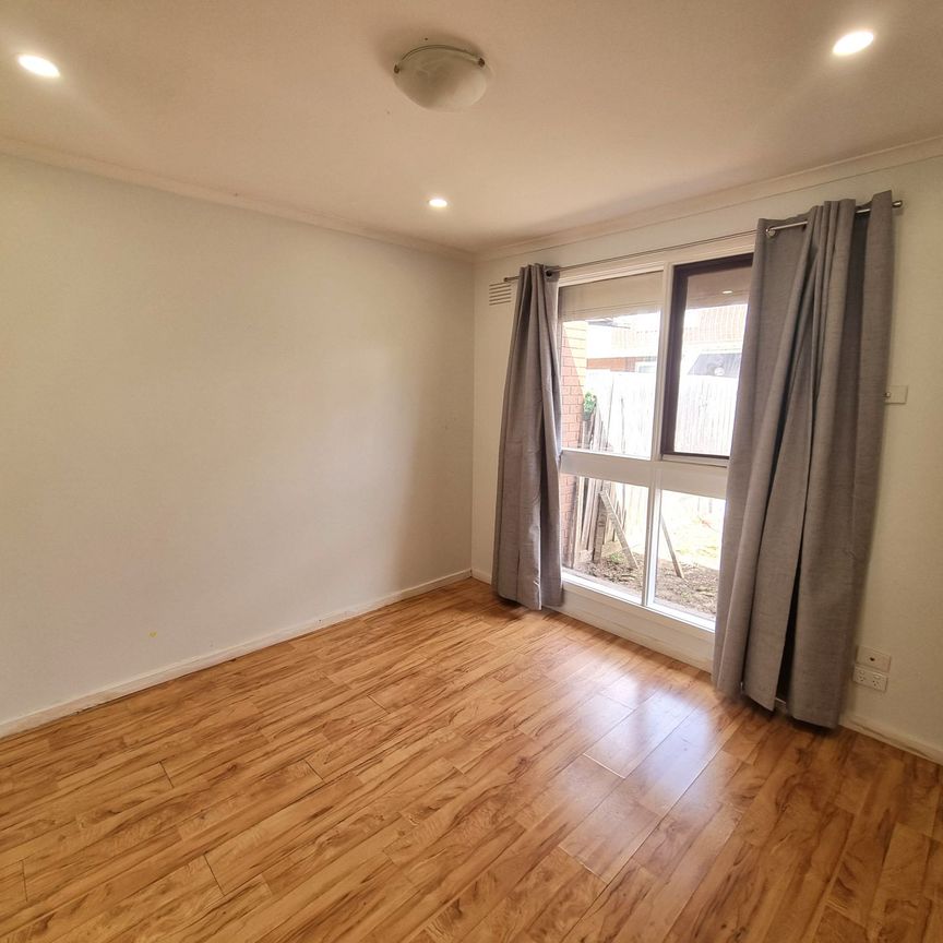 Neat 2 bedroom flat - Photo 1