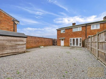 3 bedroom end of terrace house to rent - Photo 3