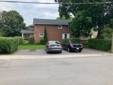 For Lease - 27 Grove Street Unit# Main Flr, Belleville, Ontario - Photo 4