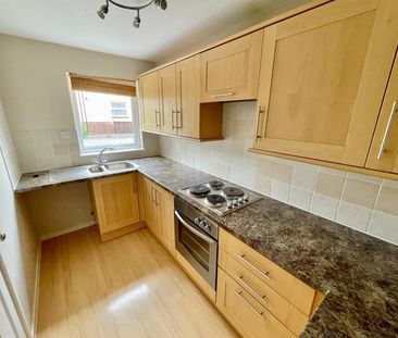 Pembroke Road, Chippenham, SN15 - Photo 2