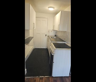 Studio Flat, Leytonstone Road, E15 - Photo 6
