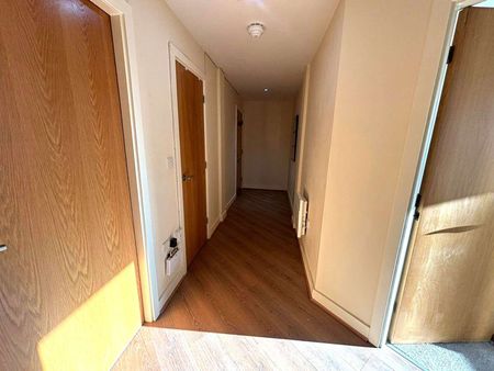 Available 5th Jan | Parking included! | Viewing recommended! | Furnished Two Double Bedroom Apartment | Private Balcony with City views | Located on the 4th floor The Quartz Development - Photo 4