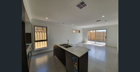 Beautiful Habitat Estate Home, the perfect 'habitat' for the entire family! - Photo 5