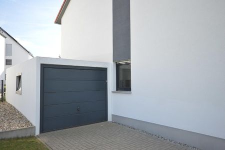 Grüne Stadtrandlage mit Topanbindung ins Zentrum Neumarkts! Neuwertige Doppelhaushälfte mit Garage - Foto 3