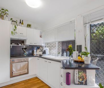 Neat and Tidy Townhouse in Great Location! - Photo 2