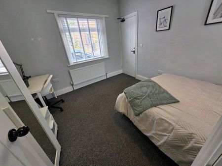 1 bedroom in a house share to rent - Photo 4