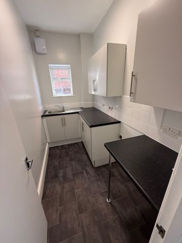 1 Bed Flat, Howard Rd, SO15 - Photo 2