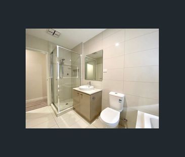 Beautiful and spacious family home. - Photo 6