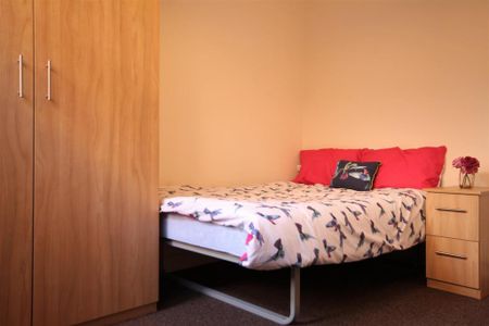 3 bedroom apartment to rent - Photo 4