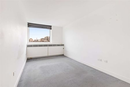 Beautiful 2 bedroom apartment of over 1,000 sq ft with a stunning view from the 7th floor of this highly desirable development. Balcony, garaged parking, additional storage & 24/7 concierge - Photo 5