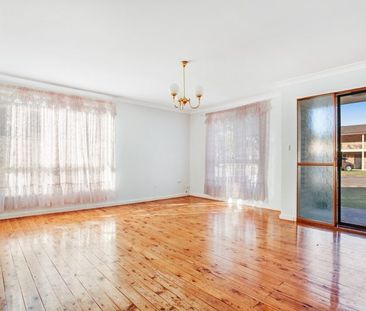 Spacious 3 Bedroom 2 bathroom family home. - Photo 3