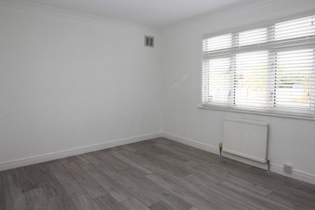 3 bedroom detached house to rent - Photo 3