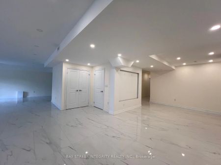 Detached Home For Lease | N9237784 - Photo 4