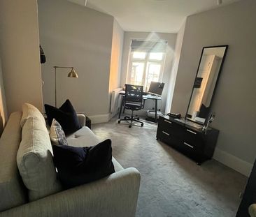 Room in a Shared Flat, Moreland Court, NW2 - Photo 1