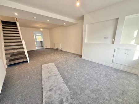 3 bedroom terraced house to rent - Photo 2
