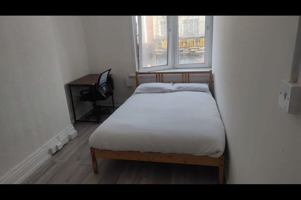 Room in a Shared Flat, Kilburn High Road, NW6 - Photo 1