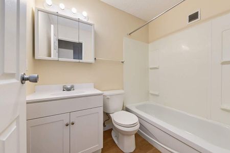 Renovated Suite - 1 Bedroom - Photo 2