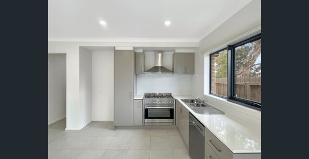 🏡 Brand New 2-Bedroom Townhouse in Mernda - Photo 1