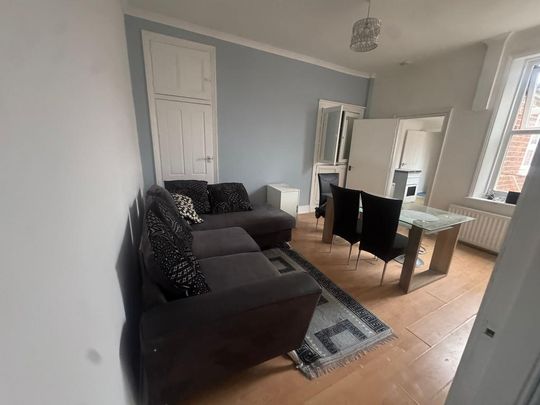 3 bedroom flat to rent - Photo 1