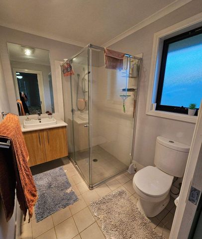 LUXURY LIVING IN GILLIESTON - Photo 4