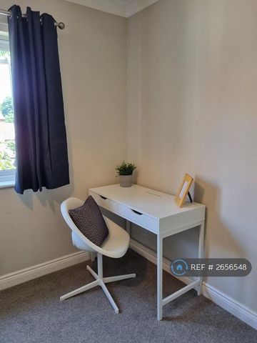 4 bedroom end of terrace house to rent - Photo 5