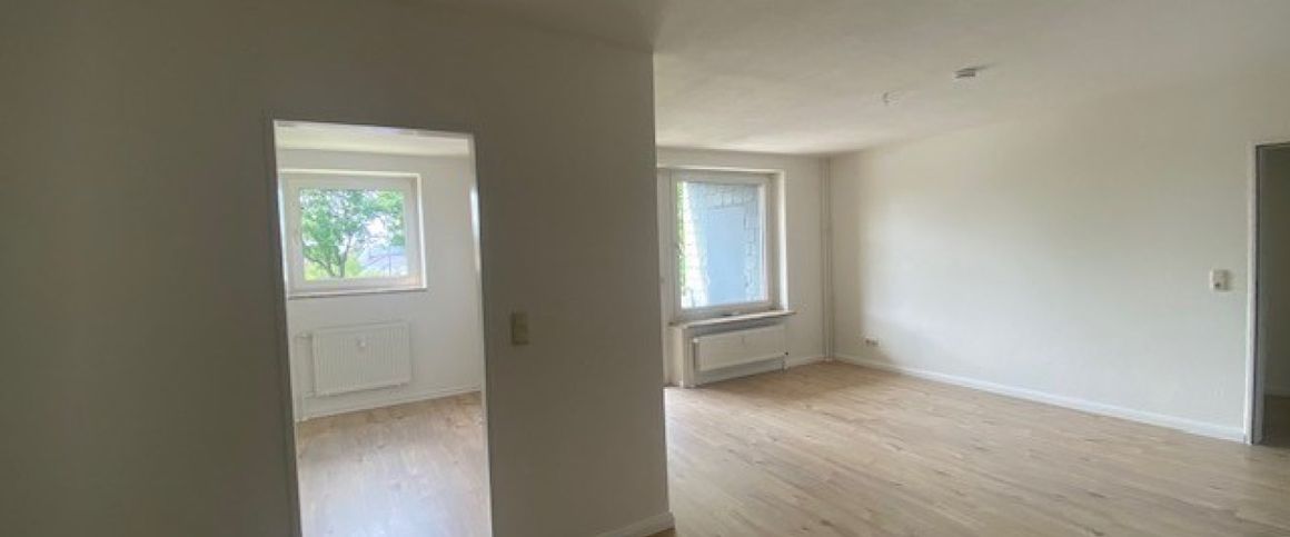 HERBST-ANGEBOT: MIETFREIE ZEIT IN BRUNSBÜTTEL Renovierte 2-Zimmer-Wohnung + Balkon OTTO STÖBEN GmbH - Foto 1