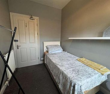 Princess Royal Terrace, Scarborough, YO11 - Photo 3