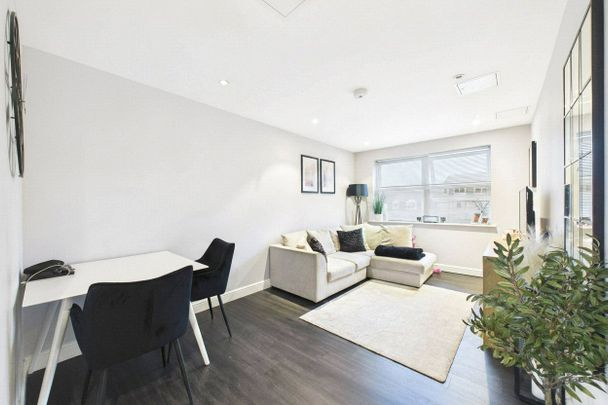 2 bedroom in Elmhurst Court, Camberley - Photo 1