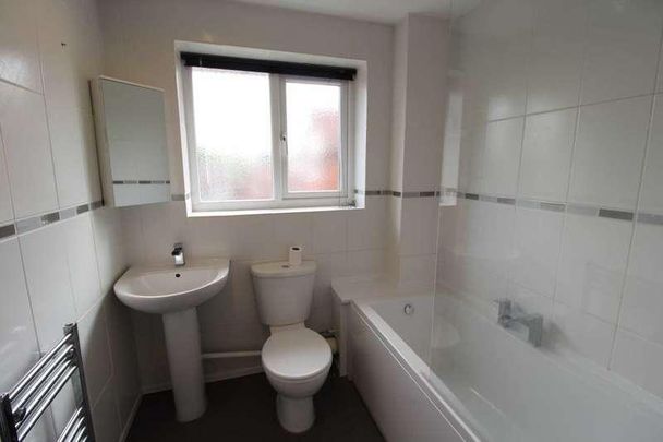 Bury New Road, Prestwich, M25 - Photo 1