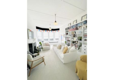 A spacious, fully furnished family home - Photo 2