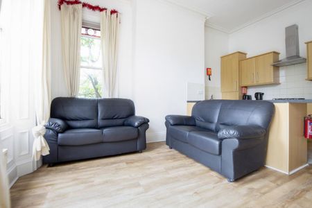 3 bed apartment to rent in Grosvenor Place, Jesmond, NE2 - Photo 4