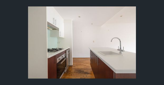 One-bedroom apartment in resort-style complex - Photo 1